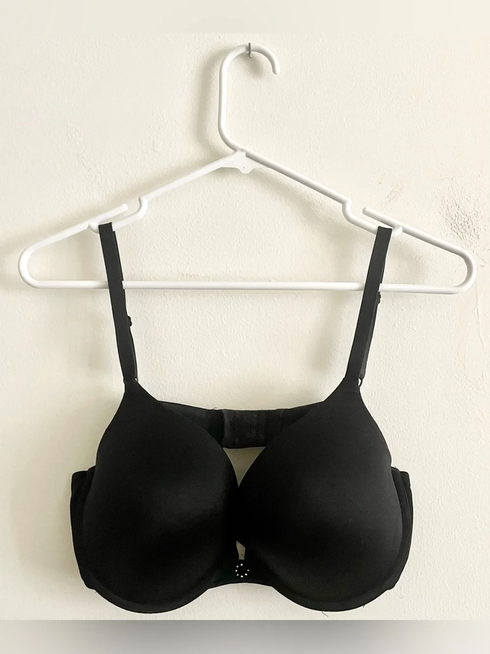🚦 Black T-Shirt Bra with Light Padding 🚦